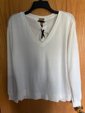 a.n.a. Women's white V-Neck sweater with Back Tie Detail Sz M